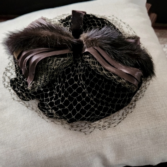 Vintage Mink Hat with Veil - Picture 2 of 5
